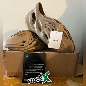 NIB-Adidas Yeezy Foam RNNR Stock X Size 11 M-NWB